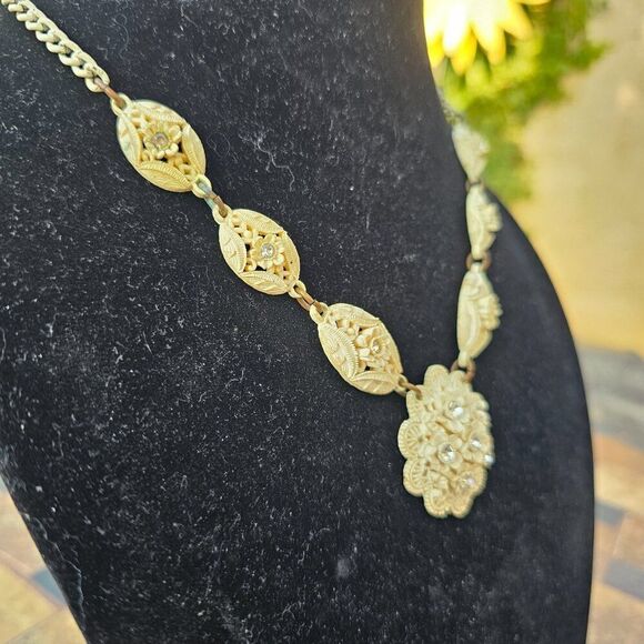 Vintage Mid-Century 1950s Carved Celluloid Floral Filigree Neclace - Picture 3 of 5